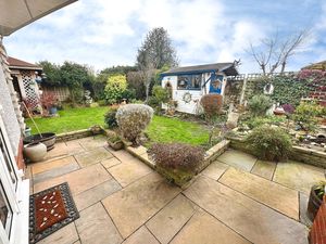 SEAVIEW ROAD- click for photo gallery